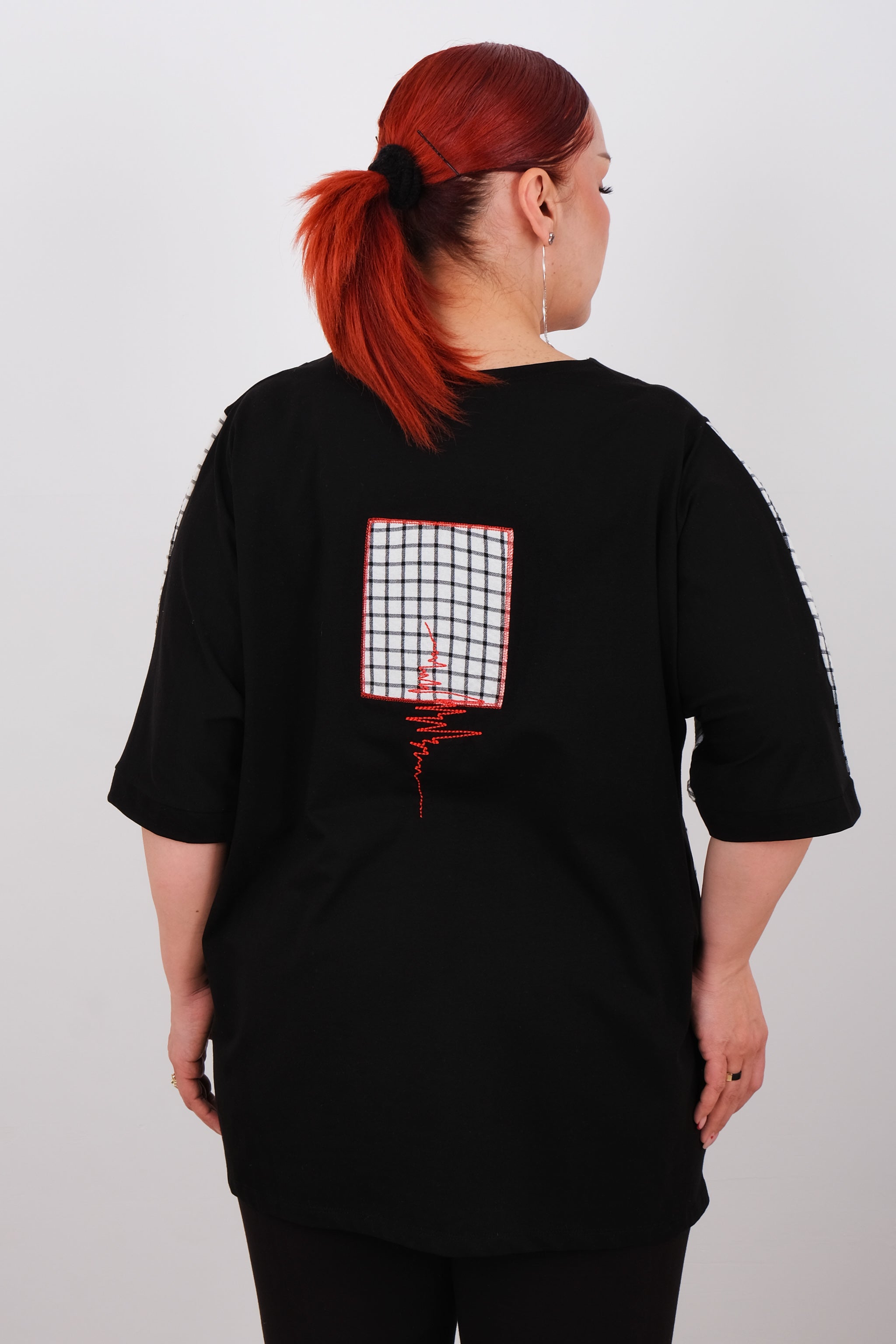 Tričko s moderním kostkovaným designem