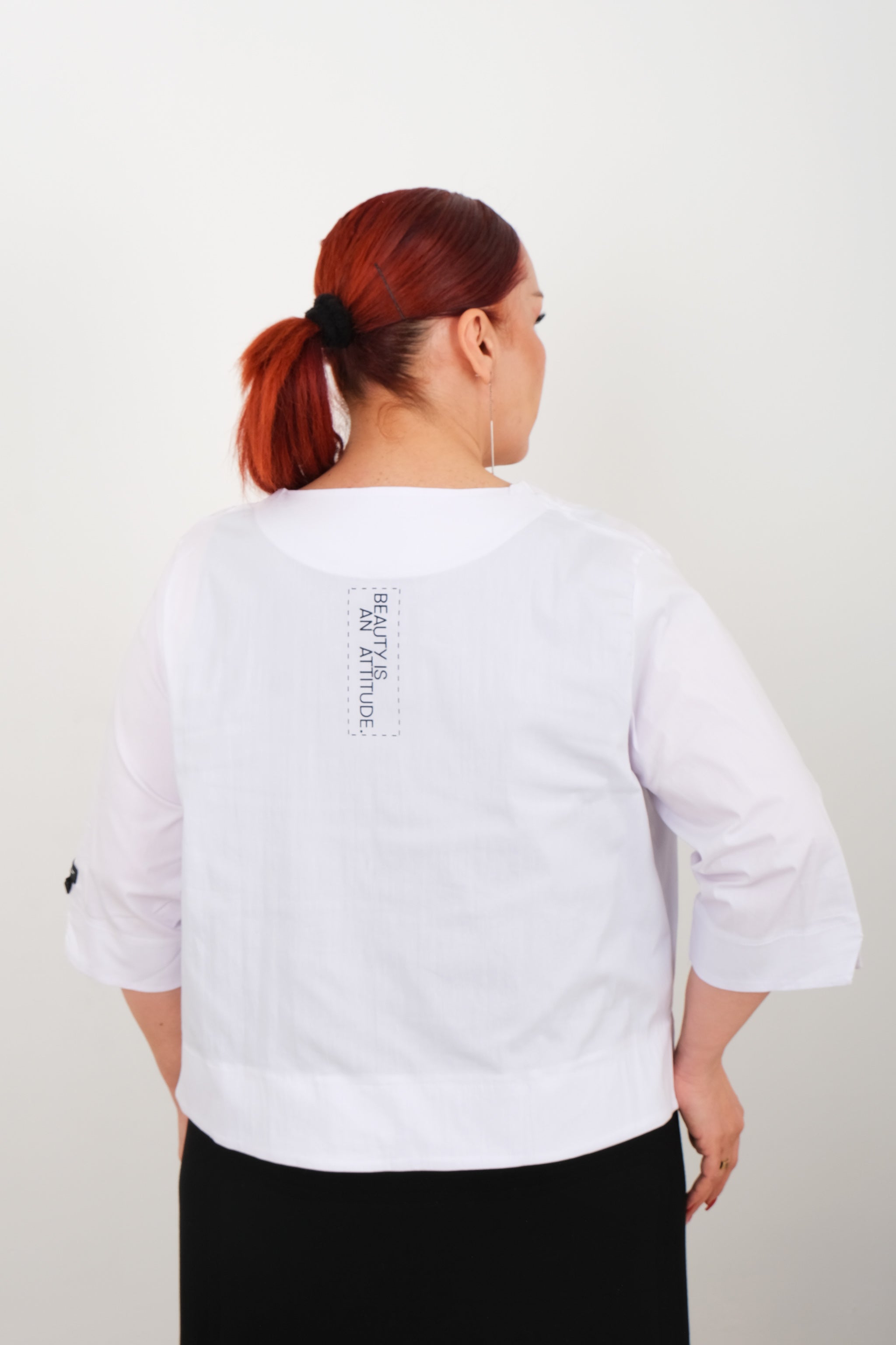 Trendy set – šaty s krátkým blejzrem