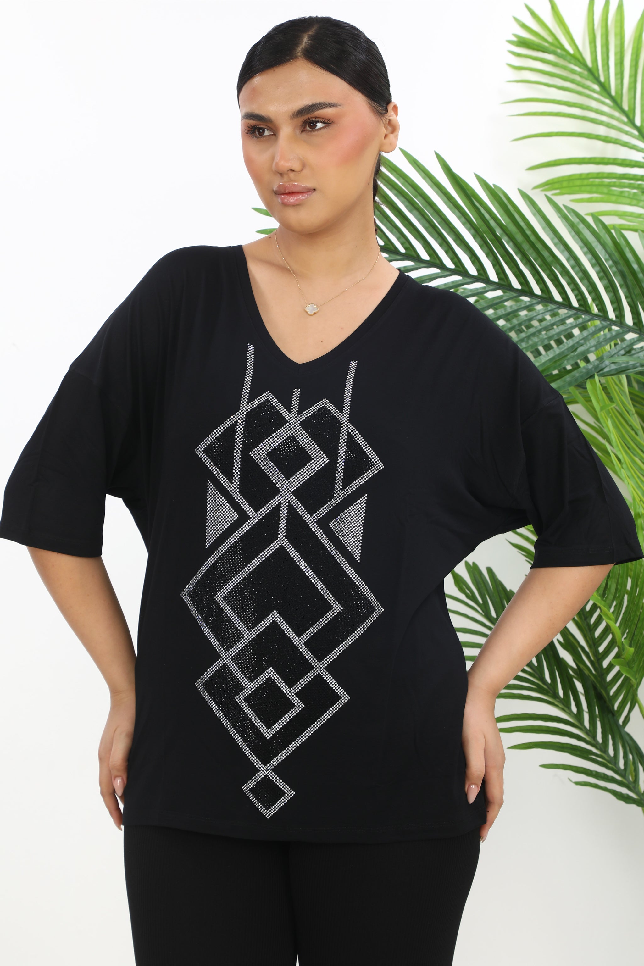 Basic top v duchu moderní geometrie