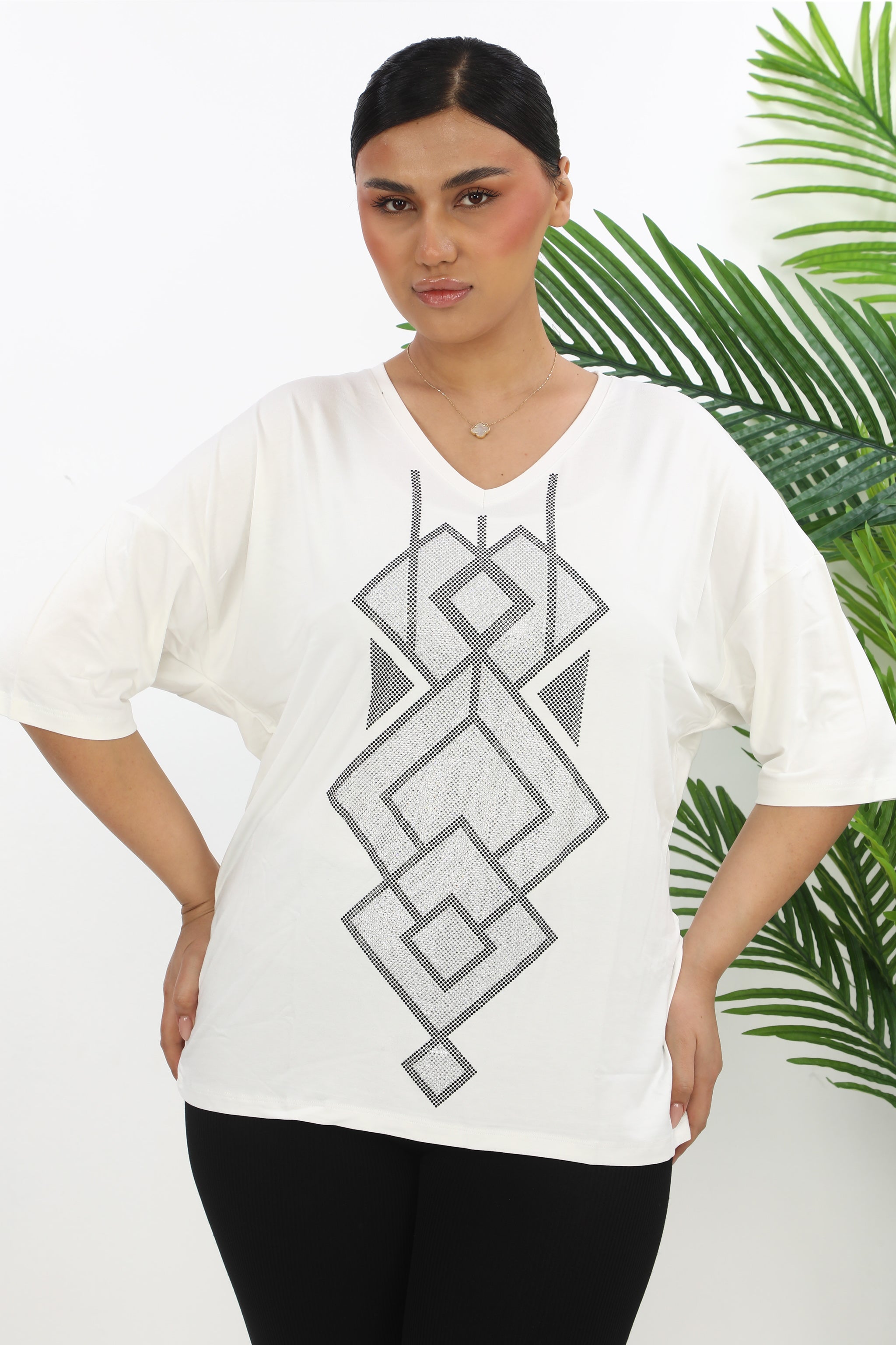 Basic top v duchu moderní geometrie