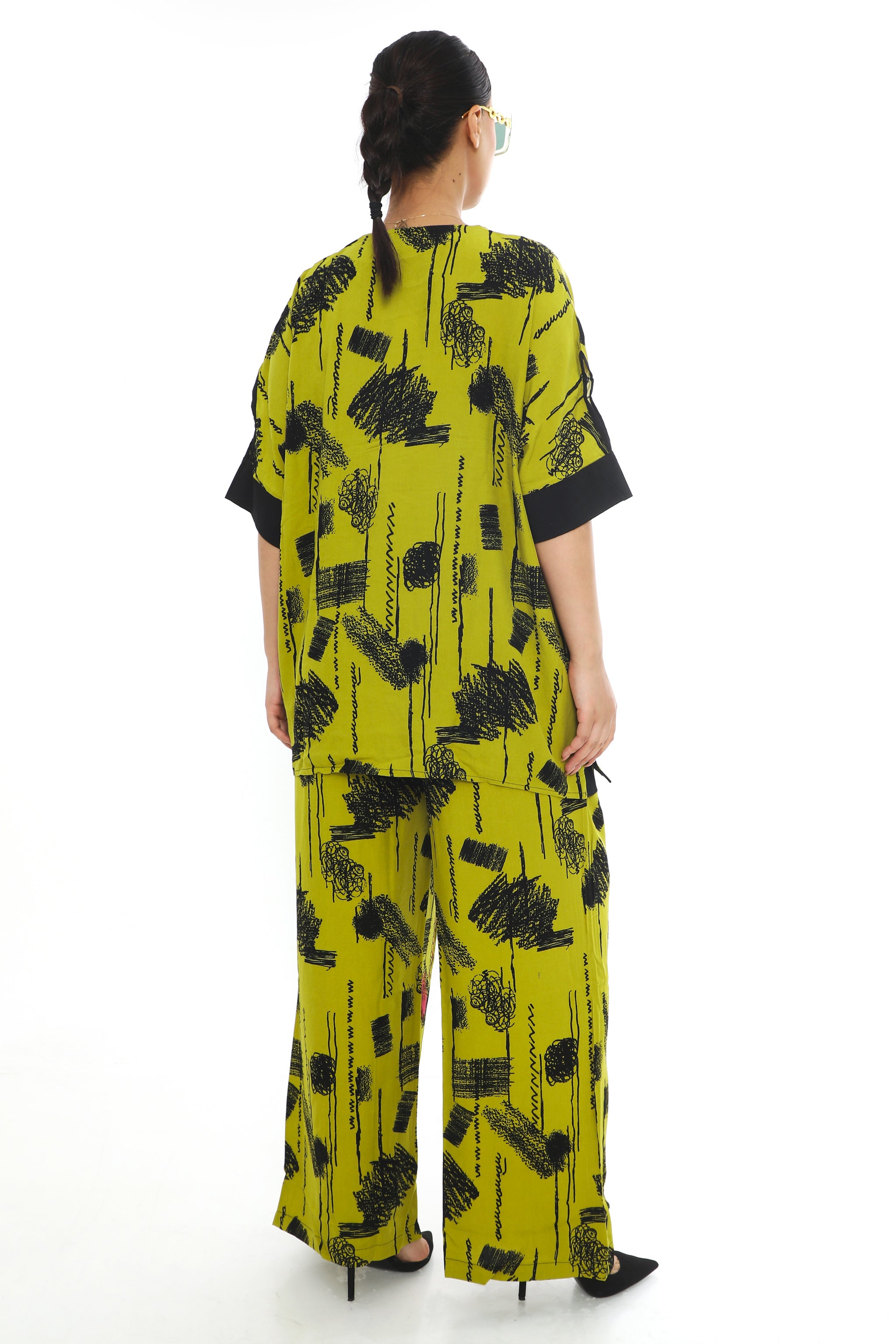 Luxusní dámský komplet s uměleckým vzorem –  halenka a široké kalhoty