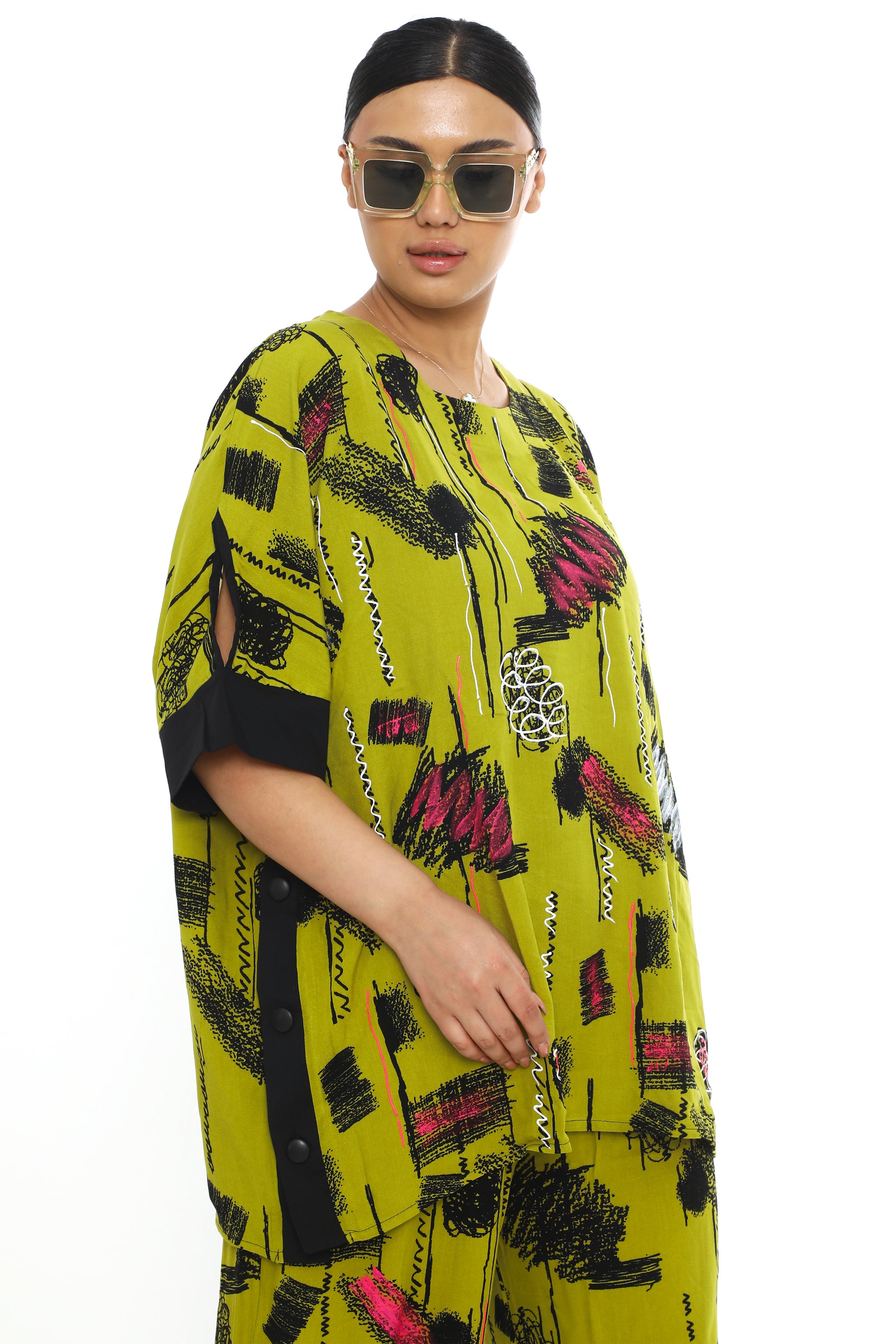 Luxusní dámský komplet s uměleckým vzorem –  halenka a široké kalhoty