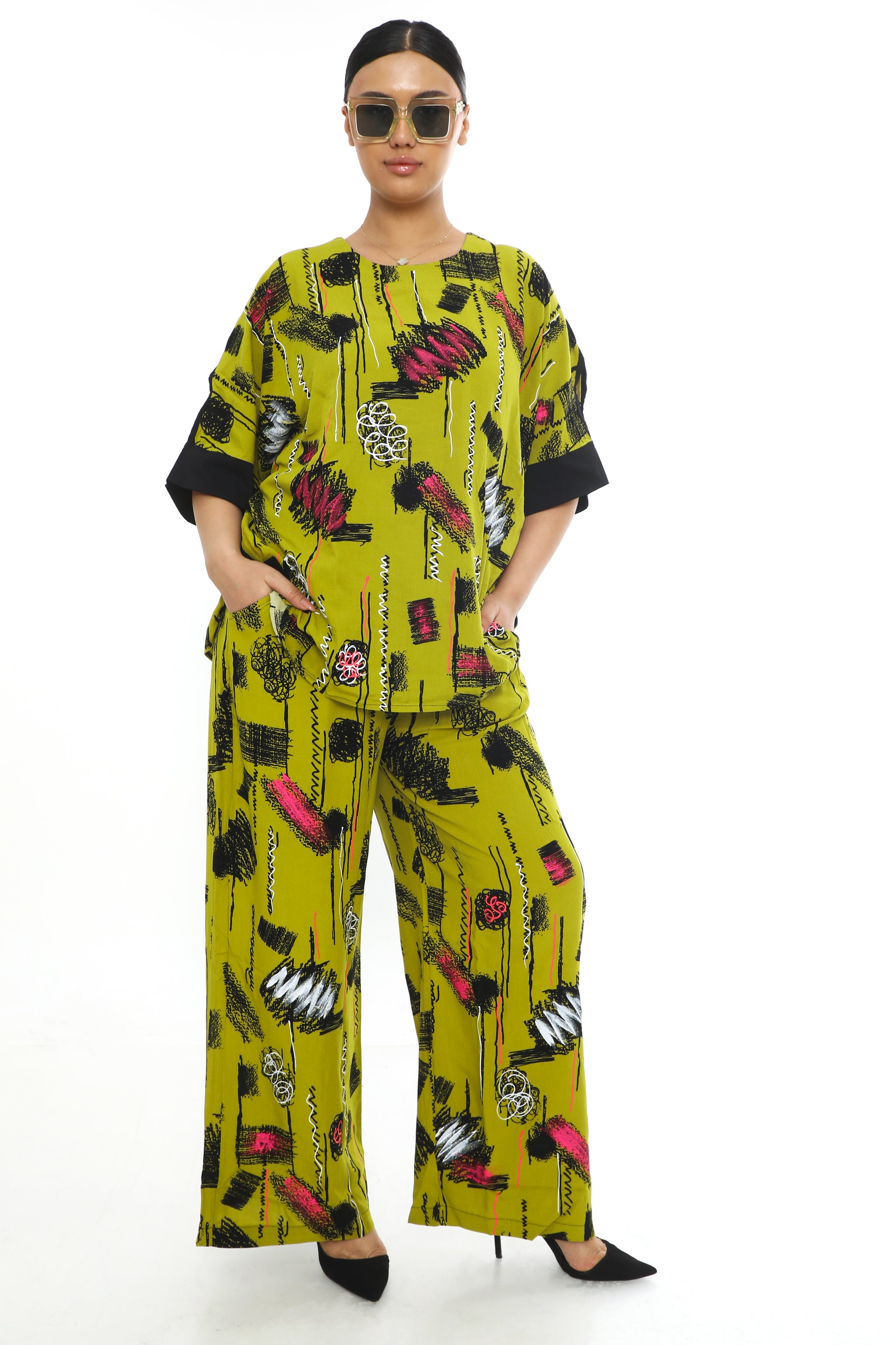 Luxusní dámský komplet s uměleckým vzorem –  halenka a široké kalhoty