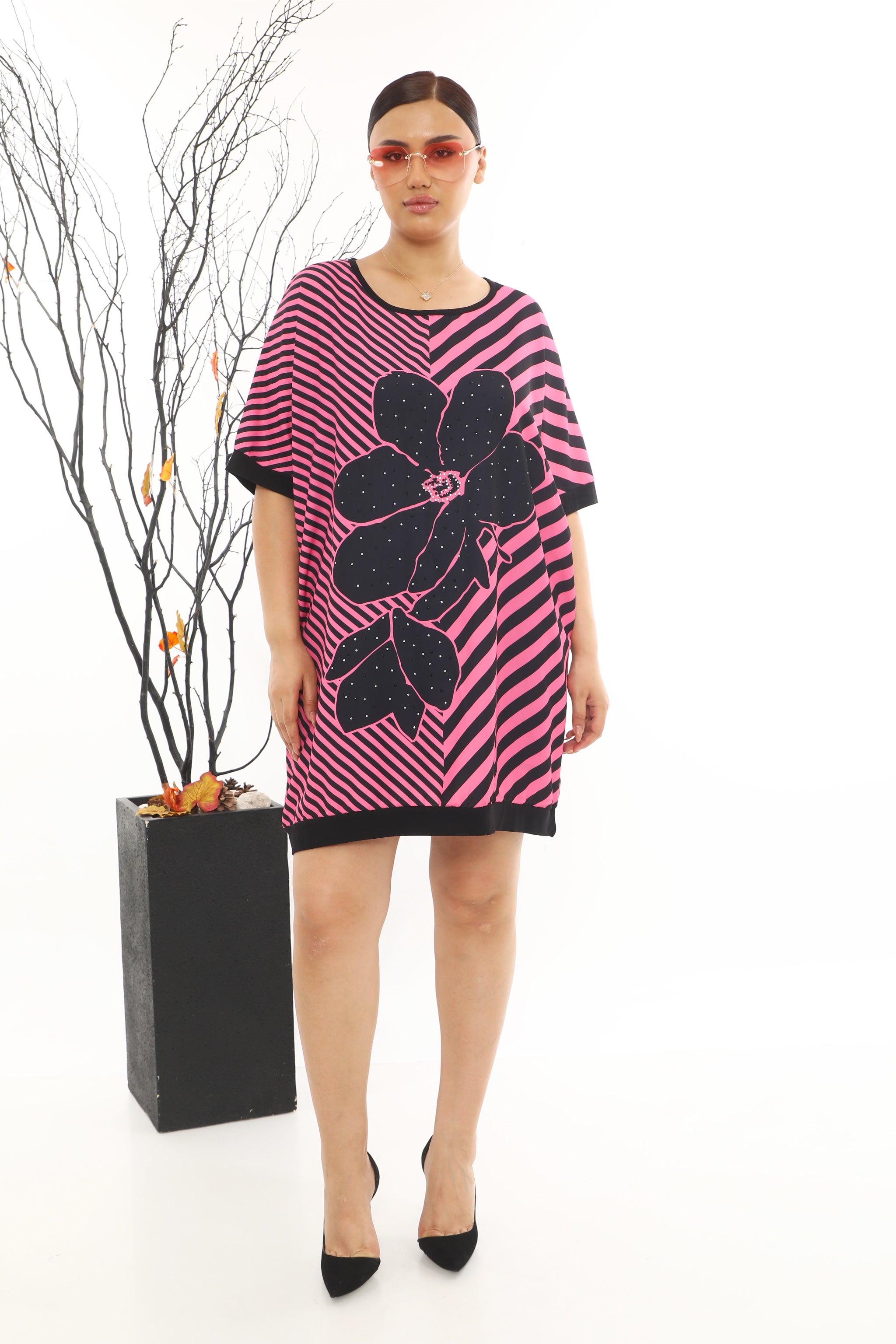 Tunikové šaty s černým květem