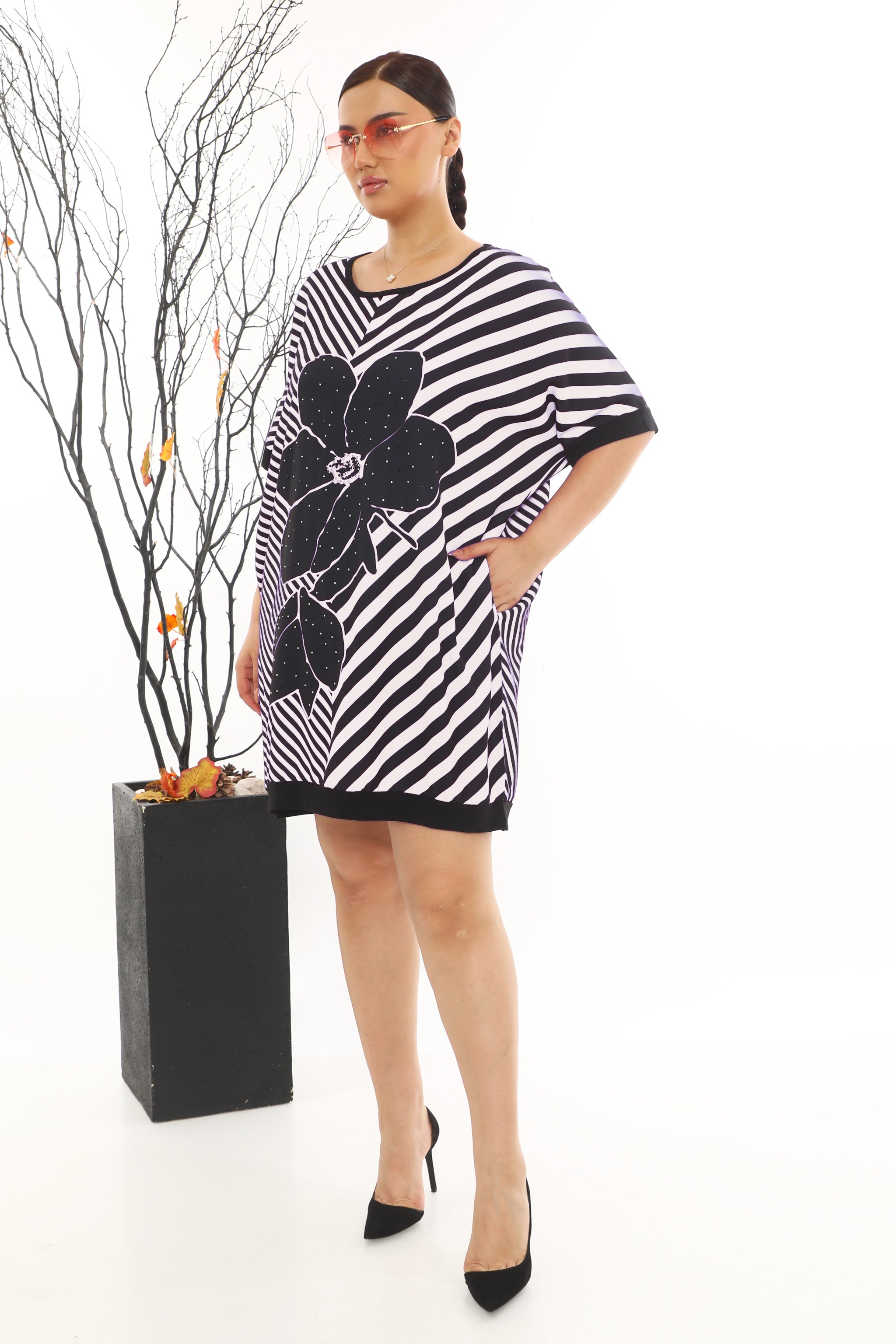 Tunikové šaty s černým květem