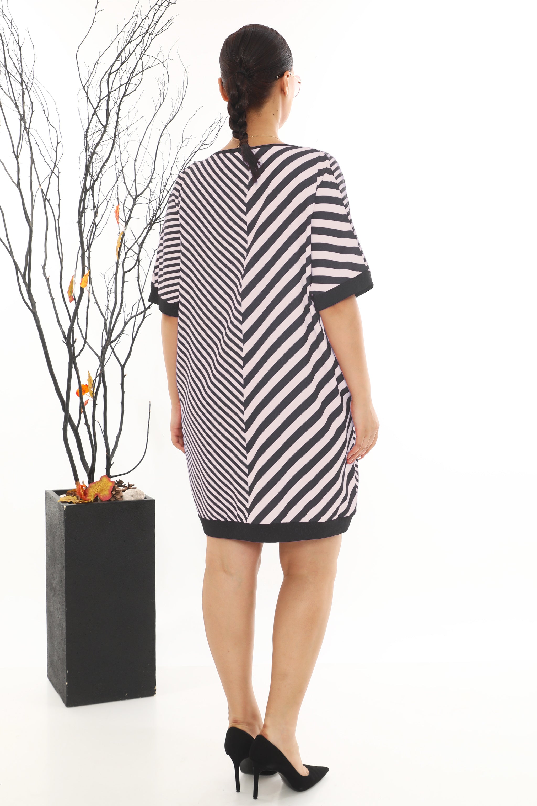 Tunikové šaty s černým květem