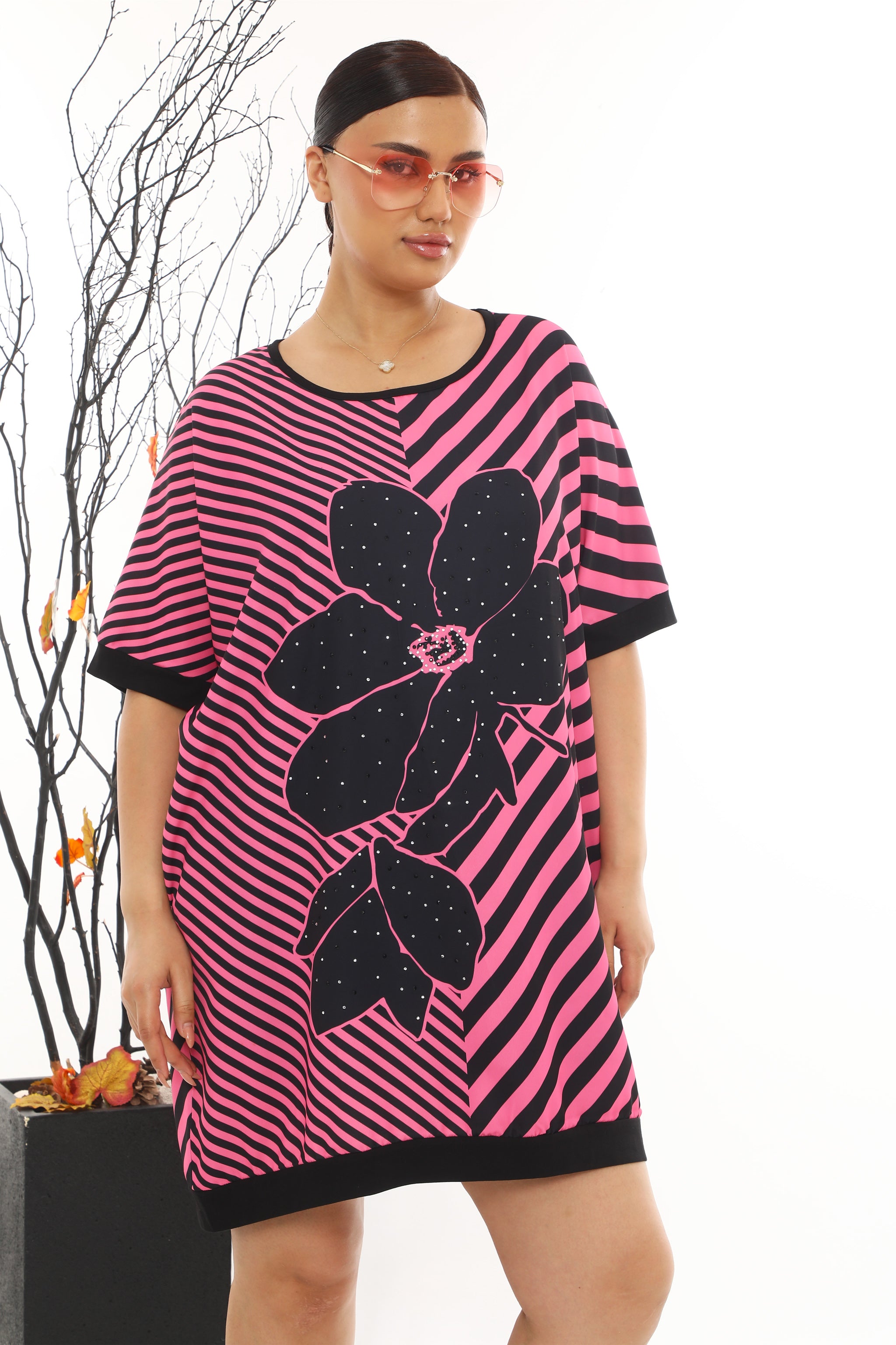 Tunikové šaty s černým květem