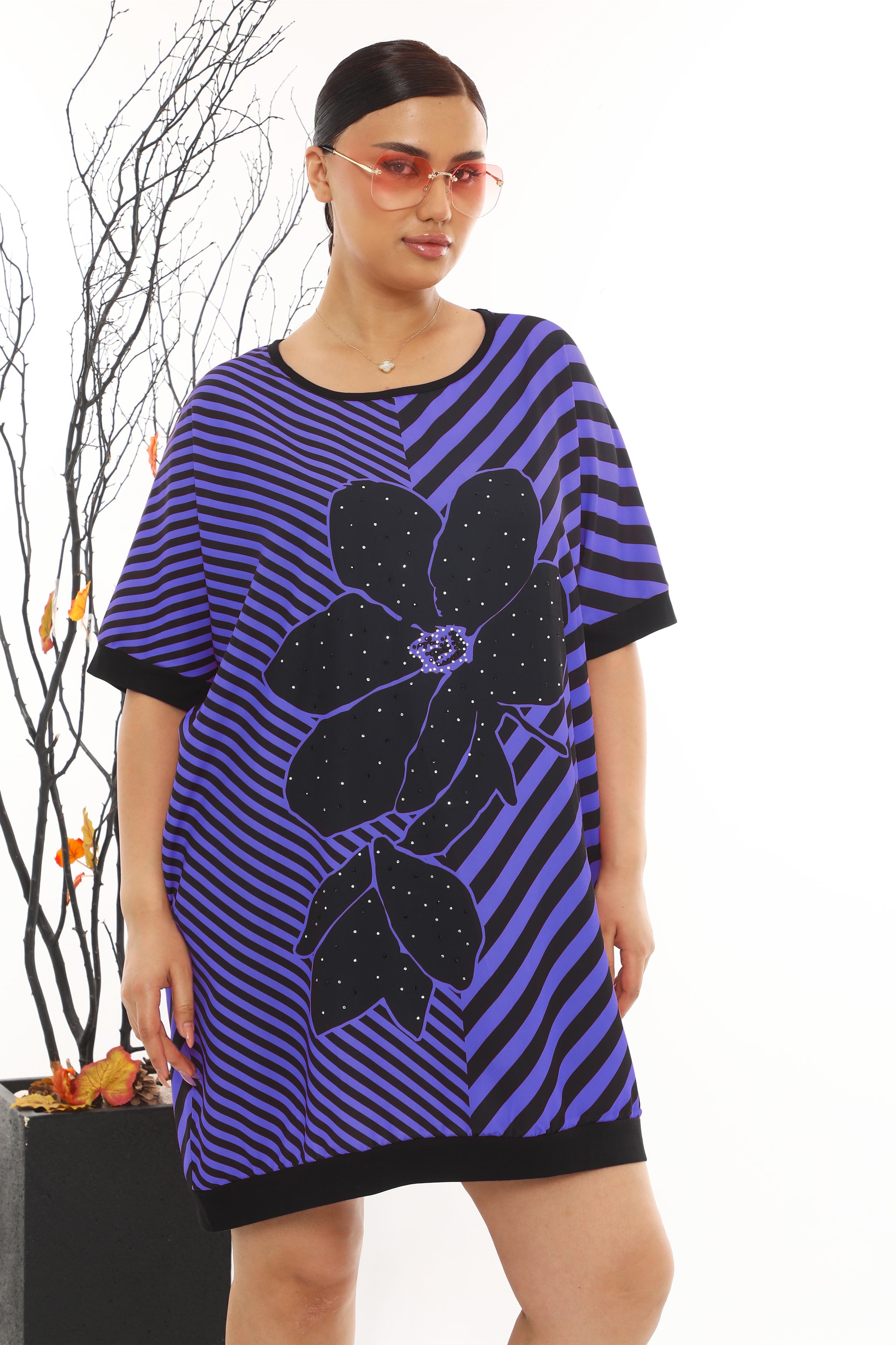 Tunikové šaty s černým květem