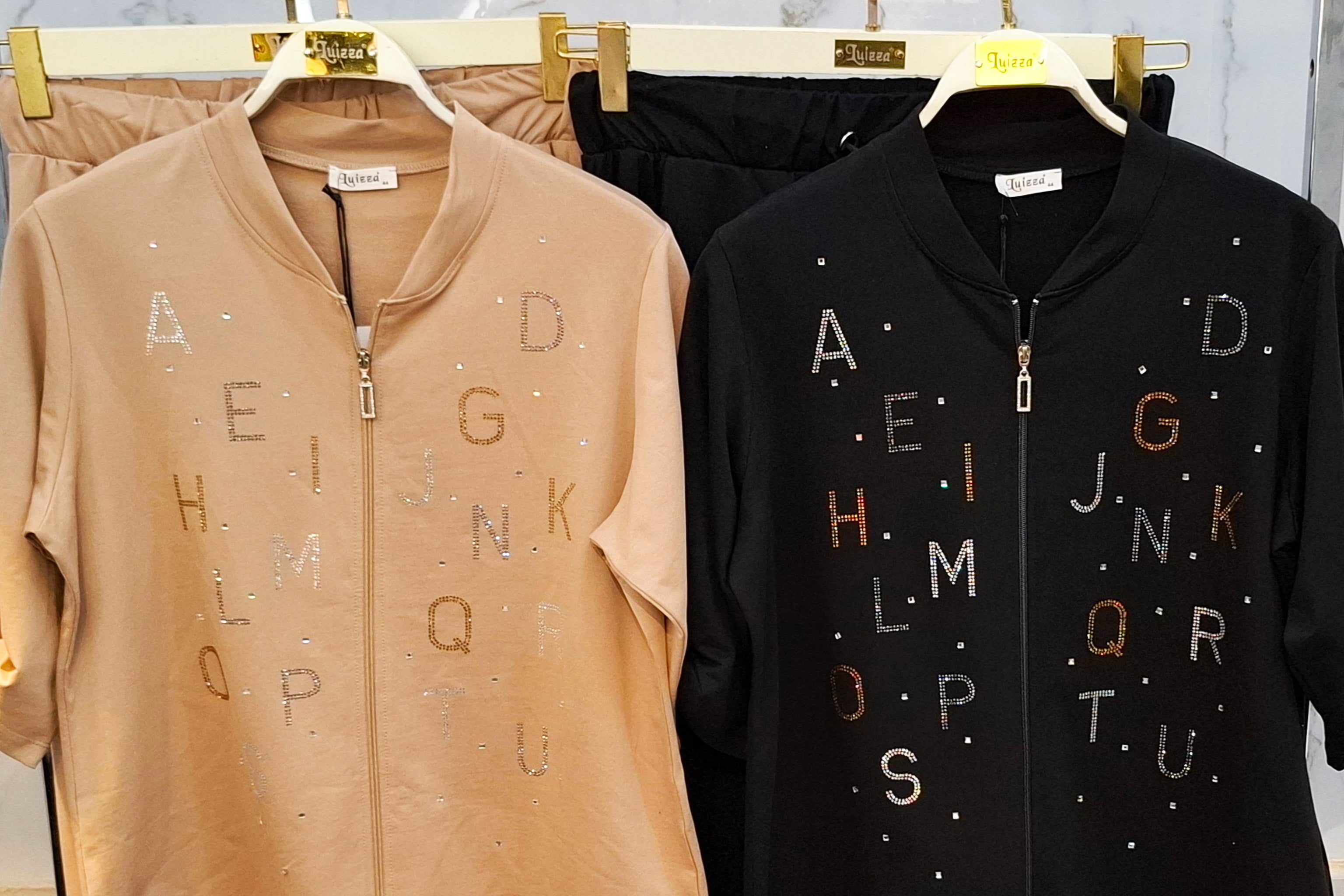 "ALPHABET CHIC" - Dámský komplet s třpytivými písmeny