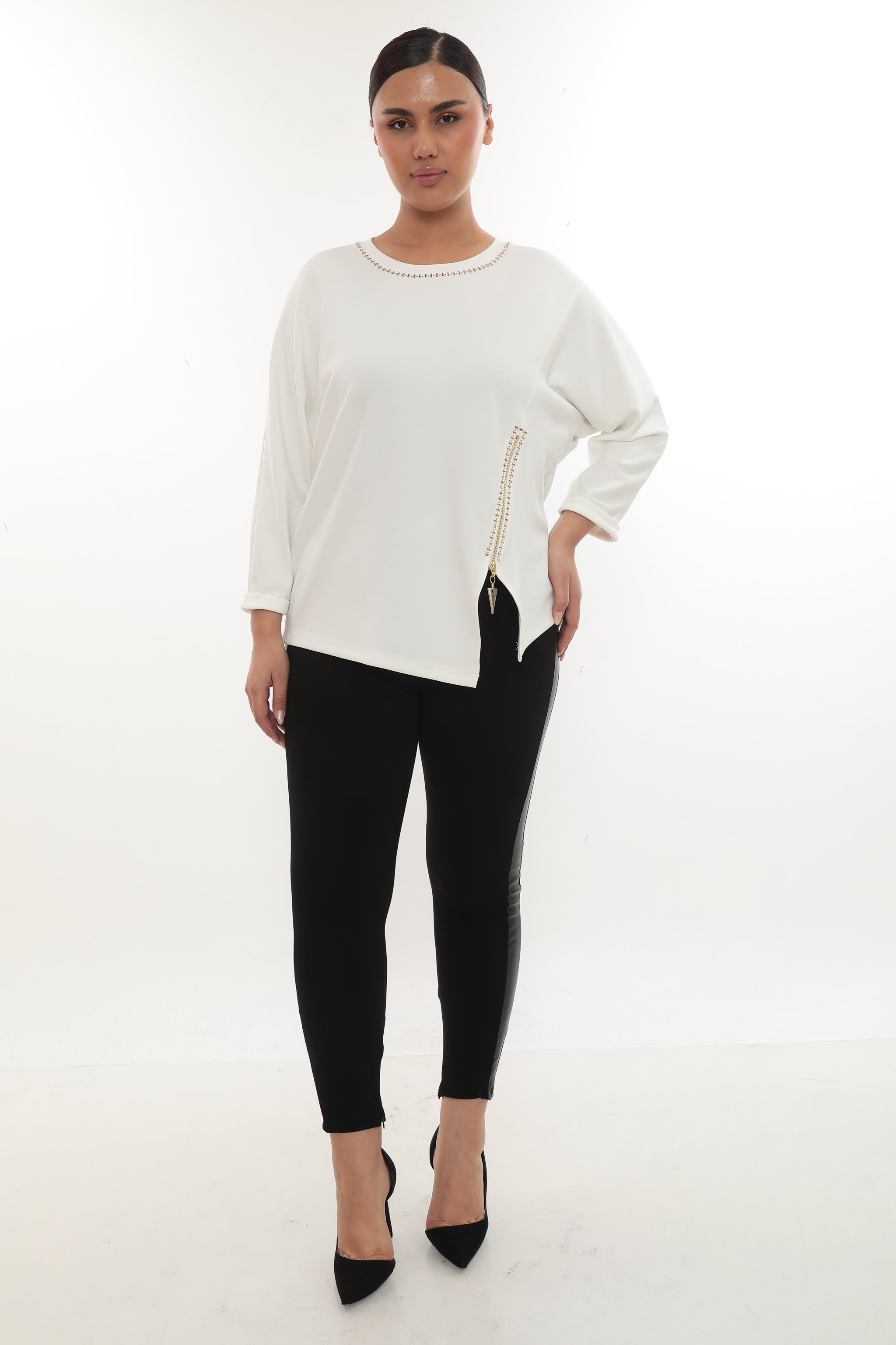 Stylová dámská tunika se zlatými aplikacemi – černá i bílá