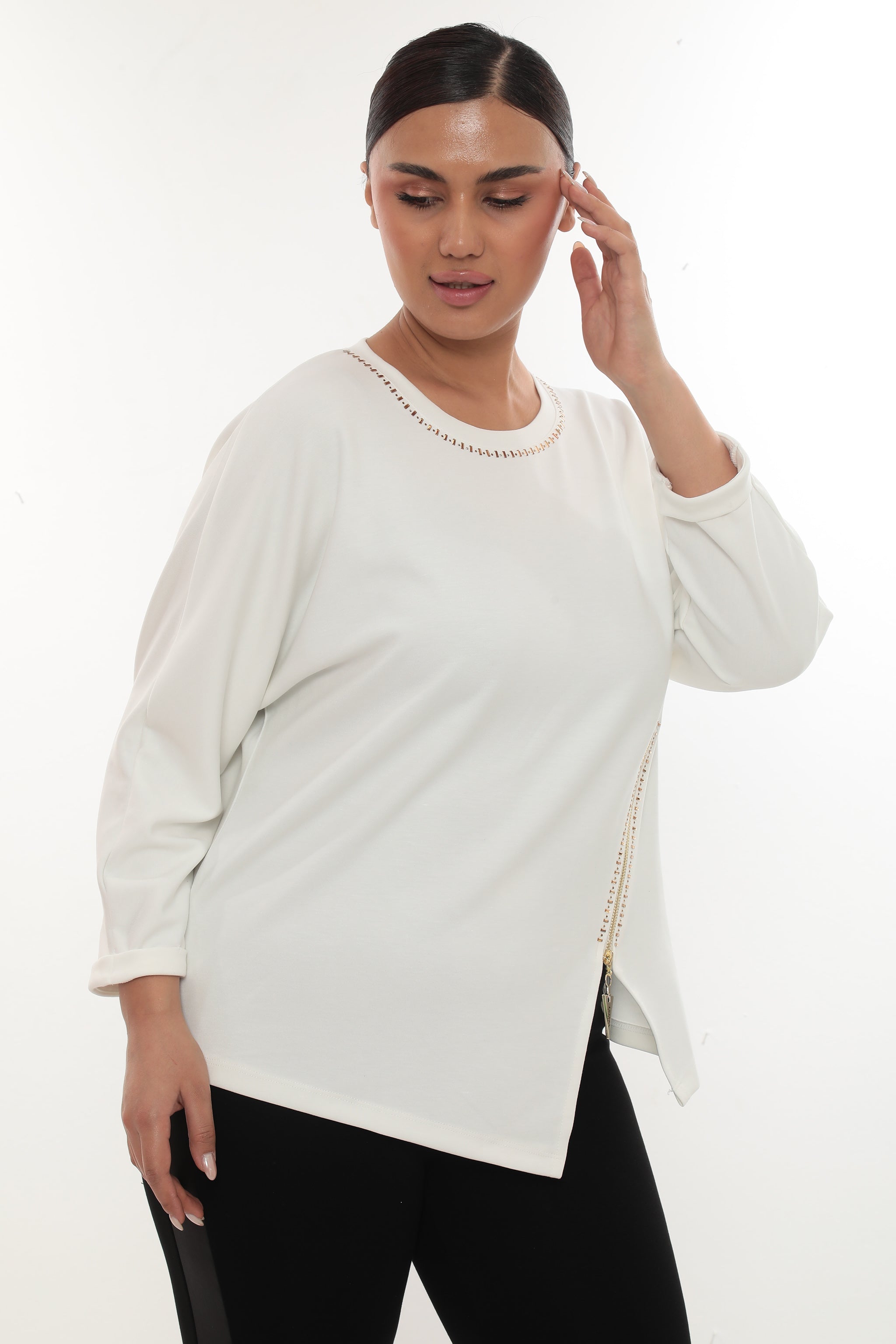 Stylová dámská tunika se zlatými aplikacemi – černá i bílá