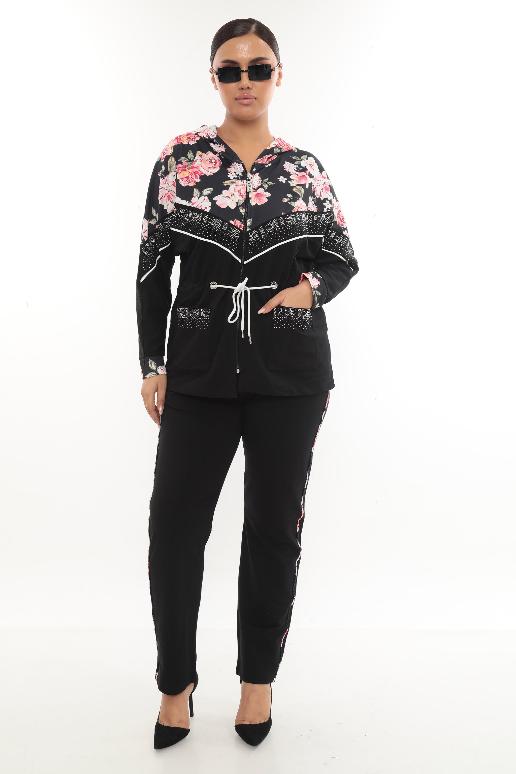 Dámská tepláková souprava s květinovým vzorem a třpytivými kamínky