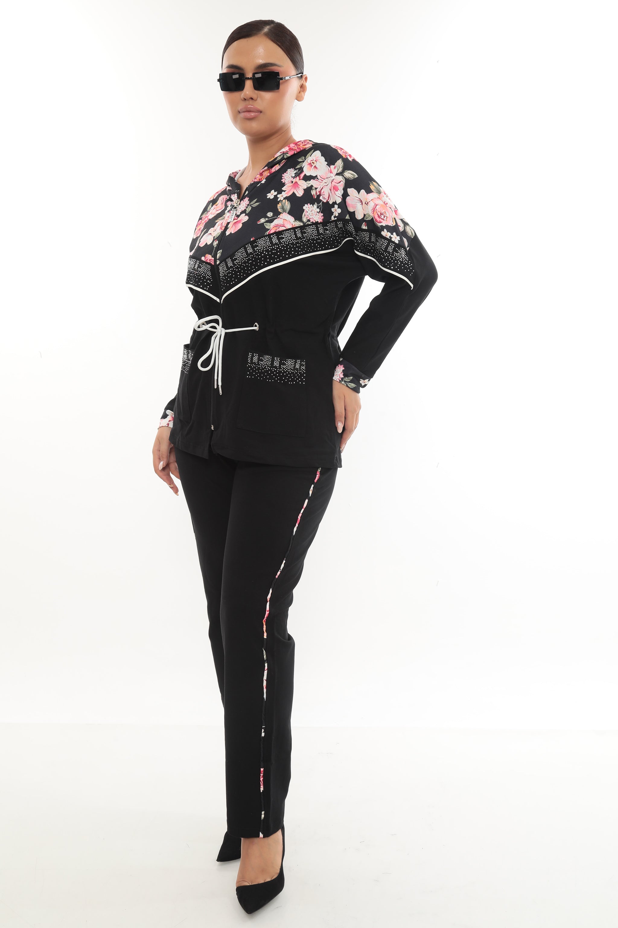 Dámská tepláková souprava s květinovým vzorem a třpytivými kamínky