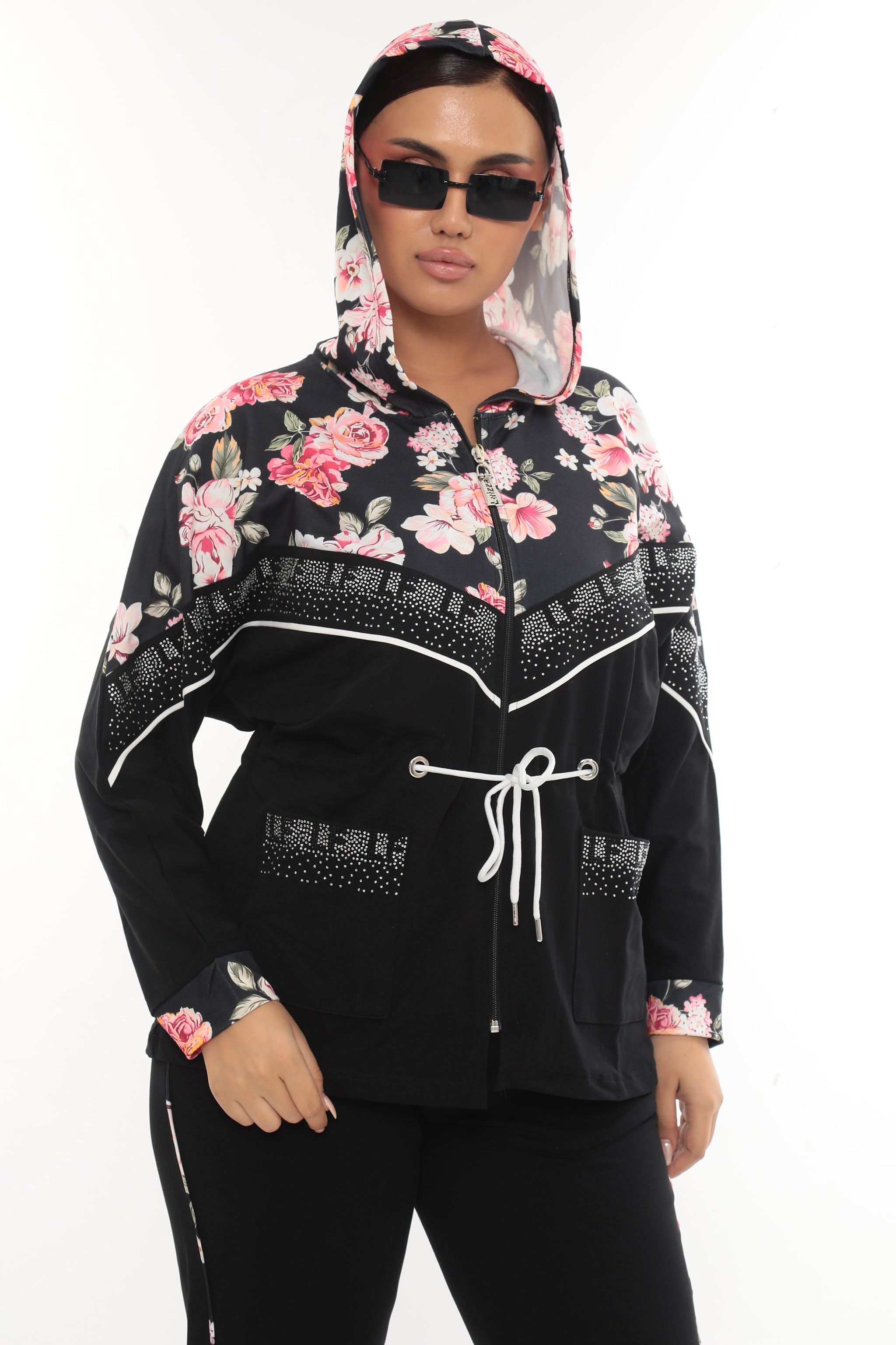 Dámská tepláková souprava s květinovým vzorem a třpytivými kamínky