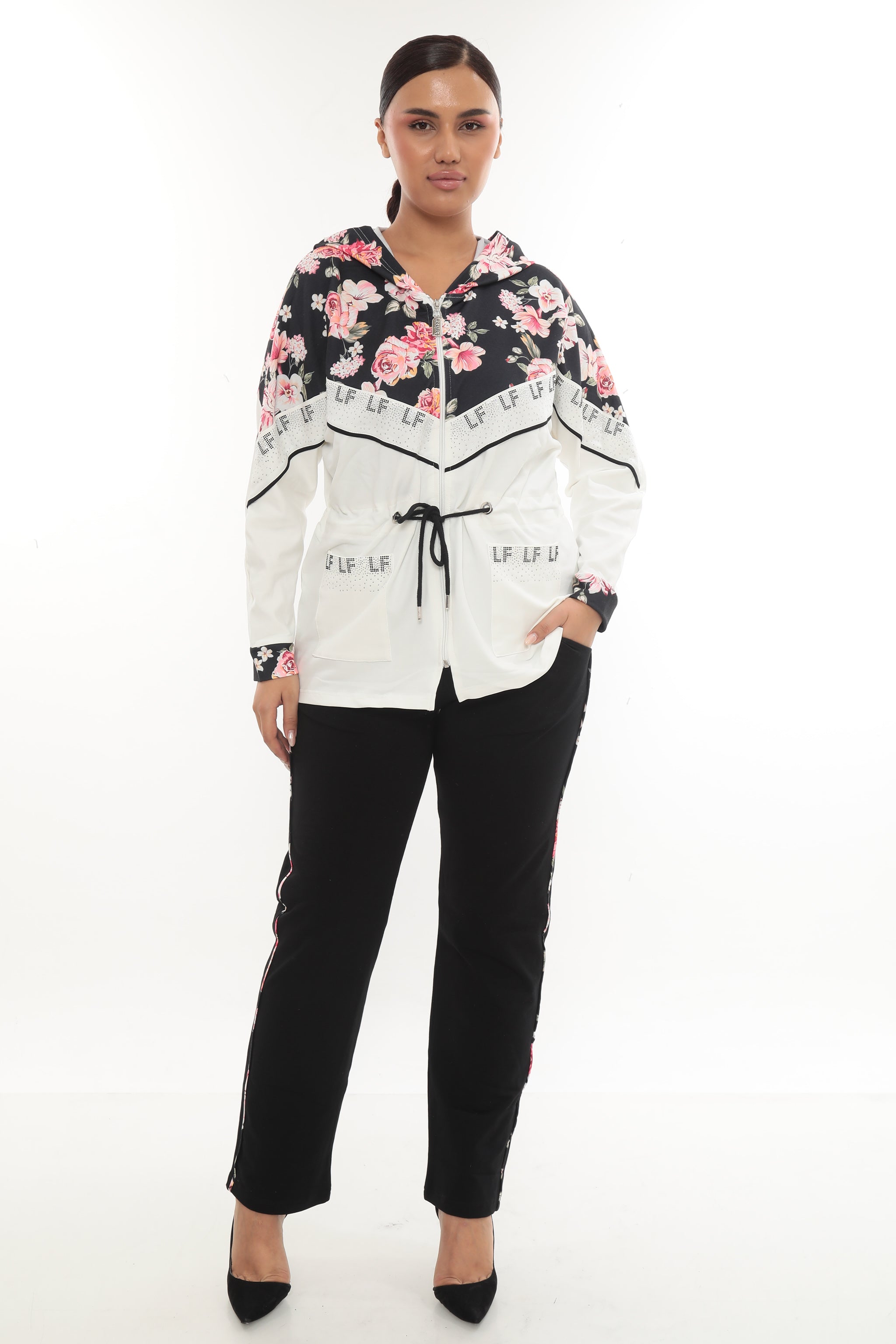 Dámská tepláková souprava s květinovým vzorem a třpytivými kamínky