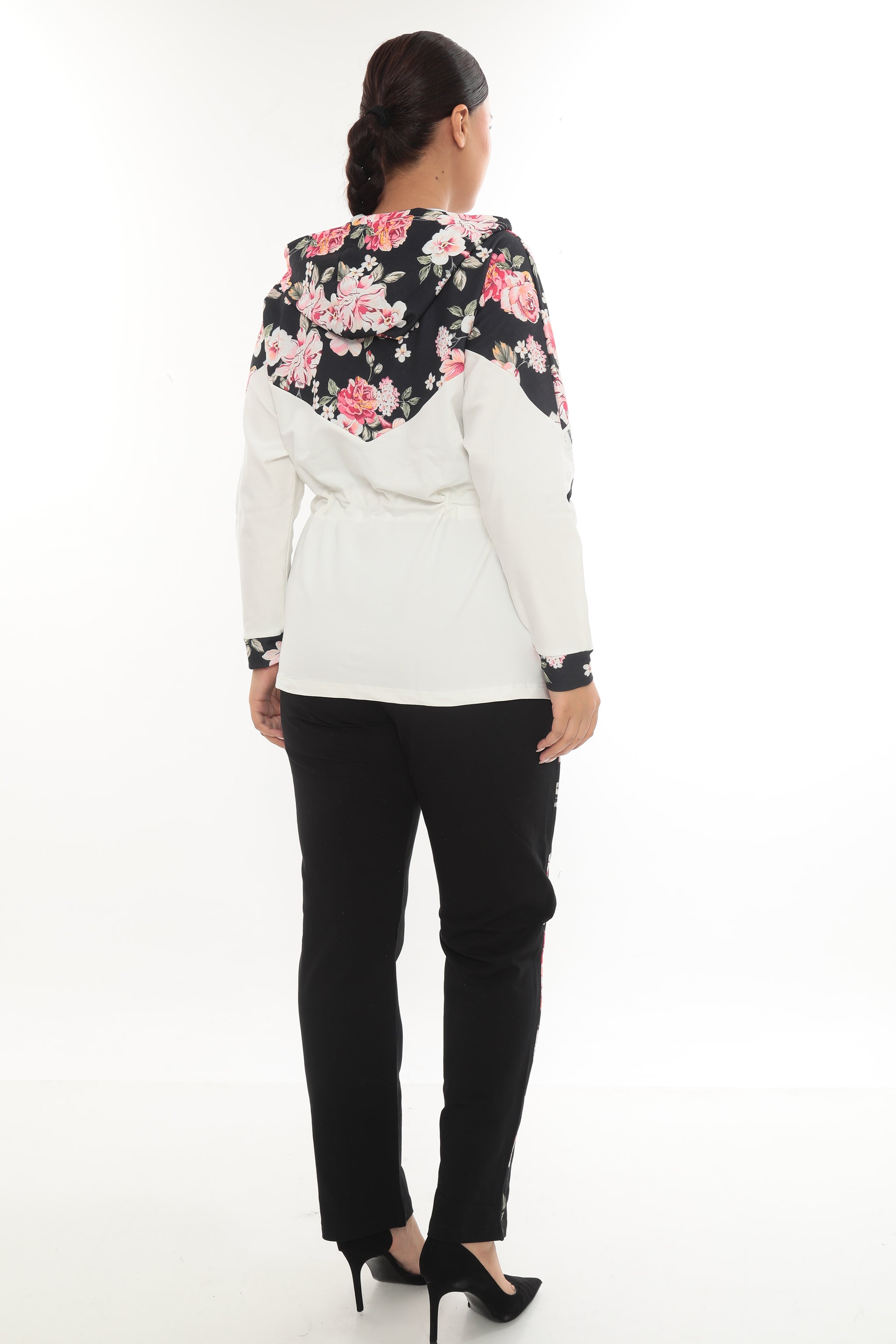 Dámská tepláková souprava s květinovým vzorem a třpytivými kamínky