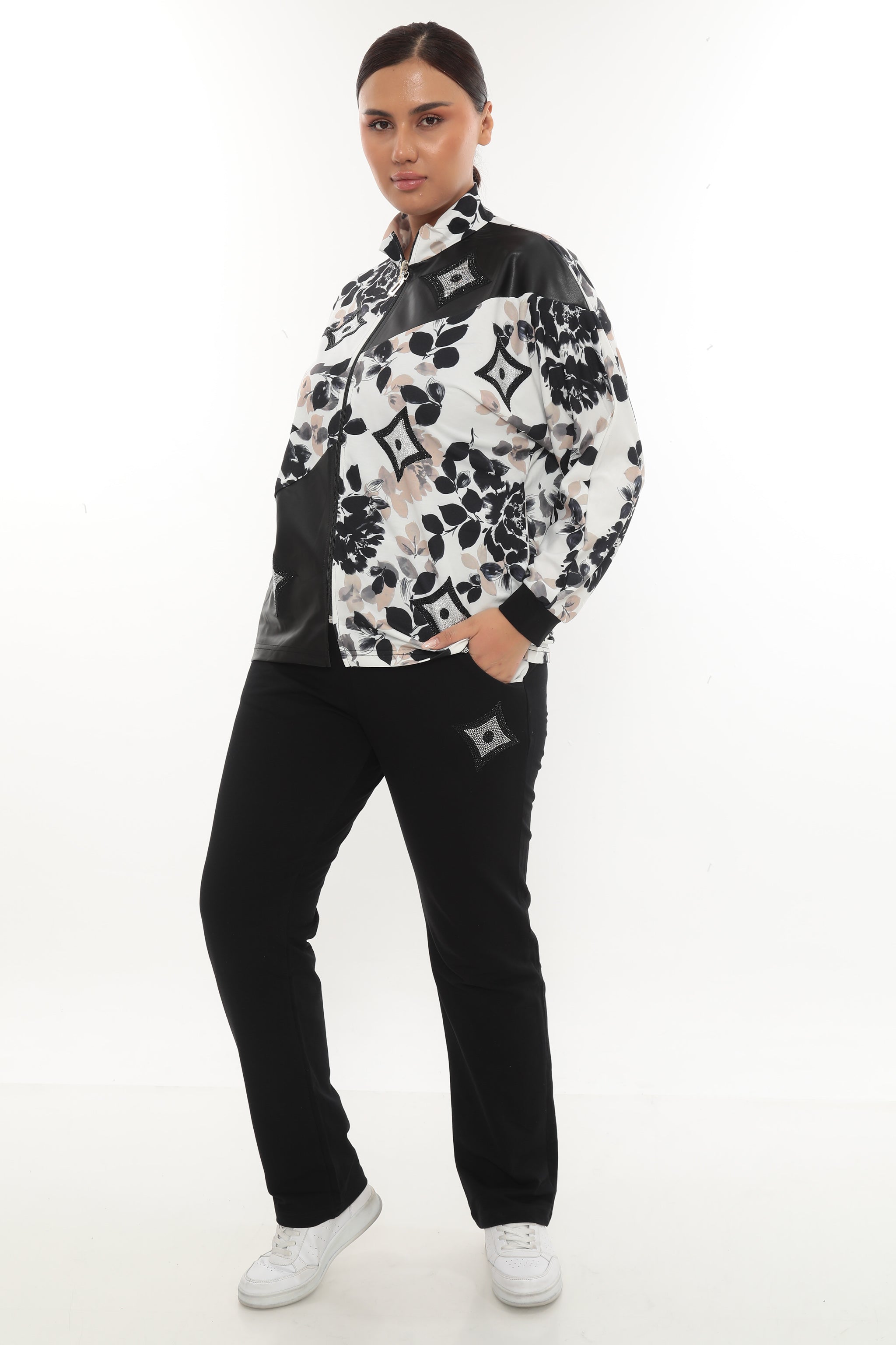 Dámská tepláková souprava s kamínky a koženkou