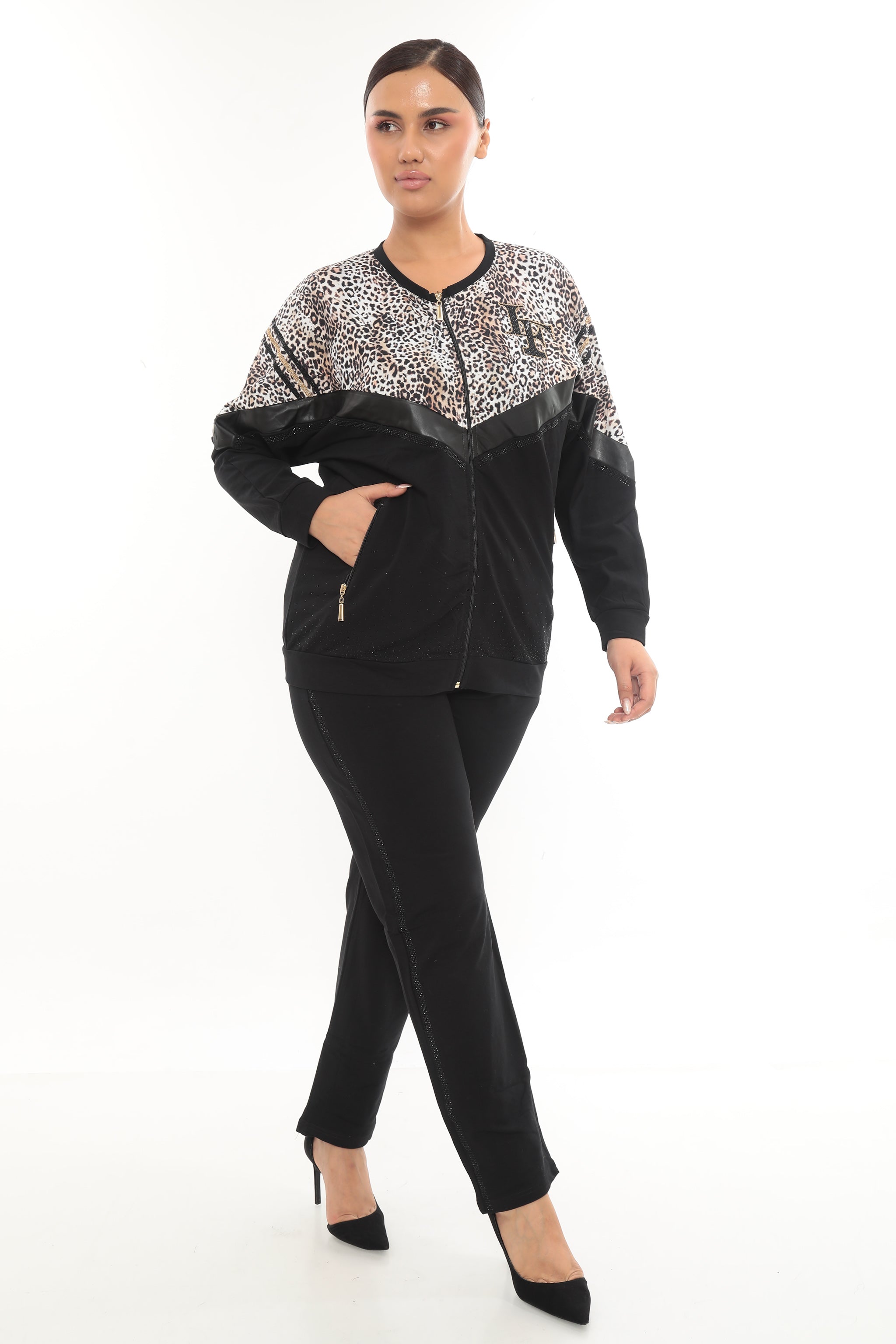 Dámský stylový černý komplet s exotickým vzorem