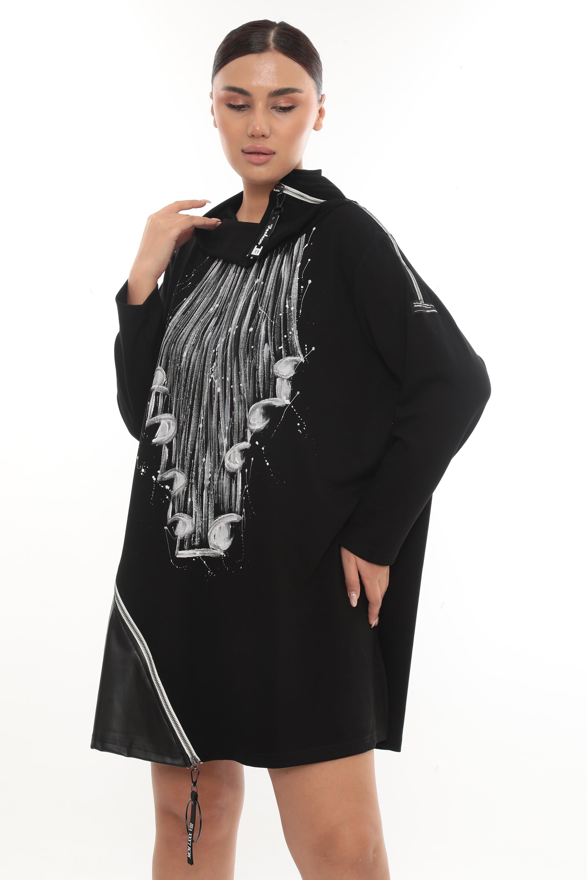 Extravagantní černá tunika s koženkovým detailem