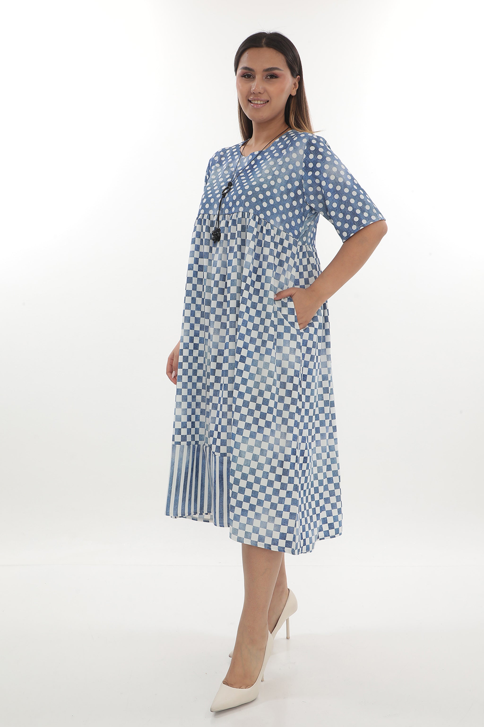 Šaty s hravým mixem vzorů