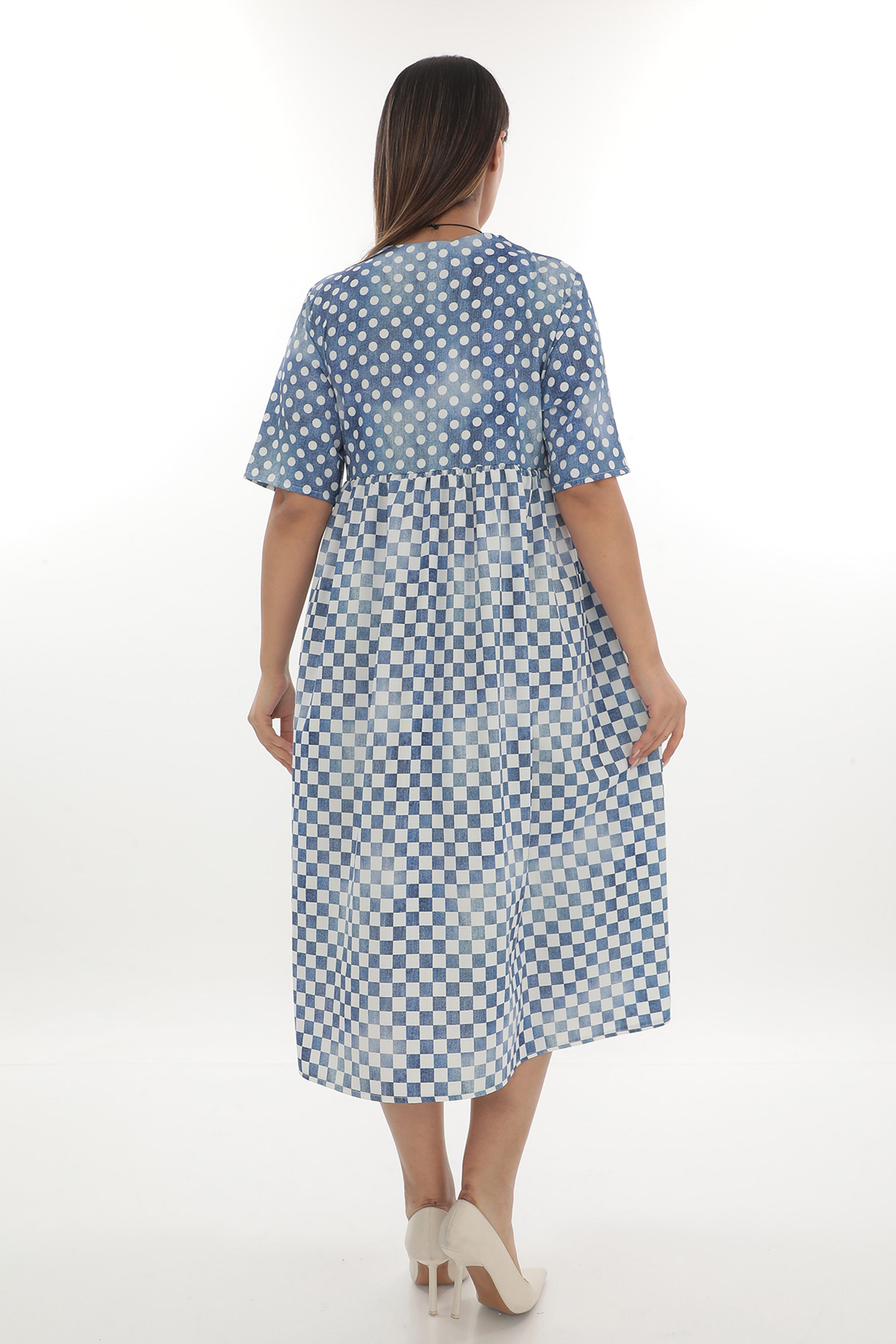 Šaty s hravým mixem vzorů