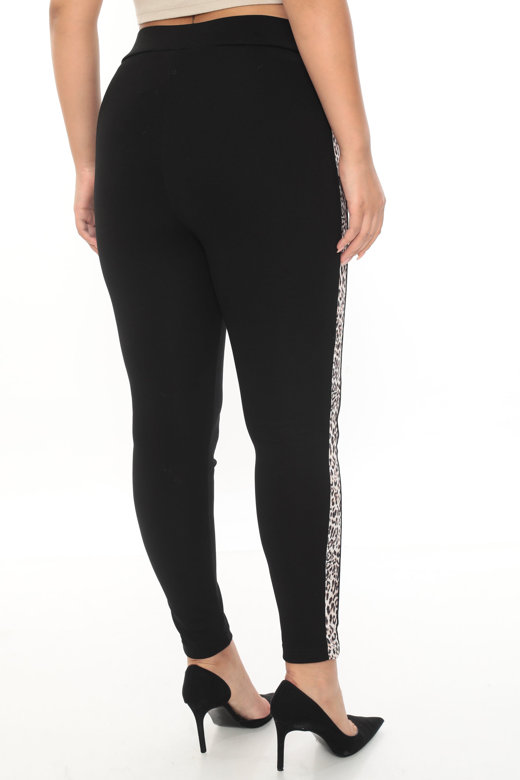 Černé elegantní kalhoty s leopardím pruhem