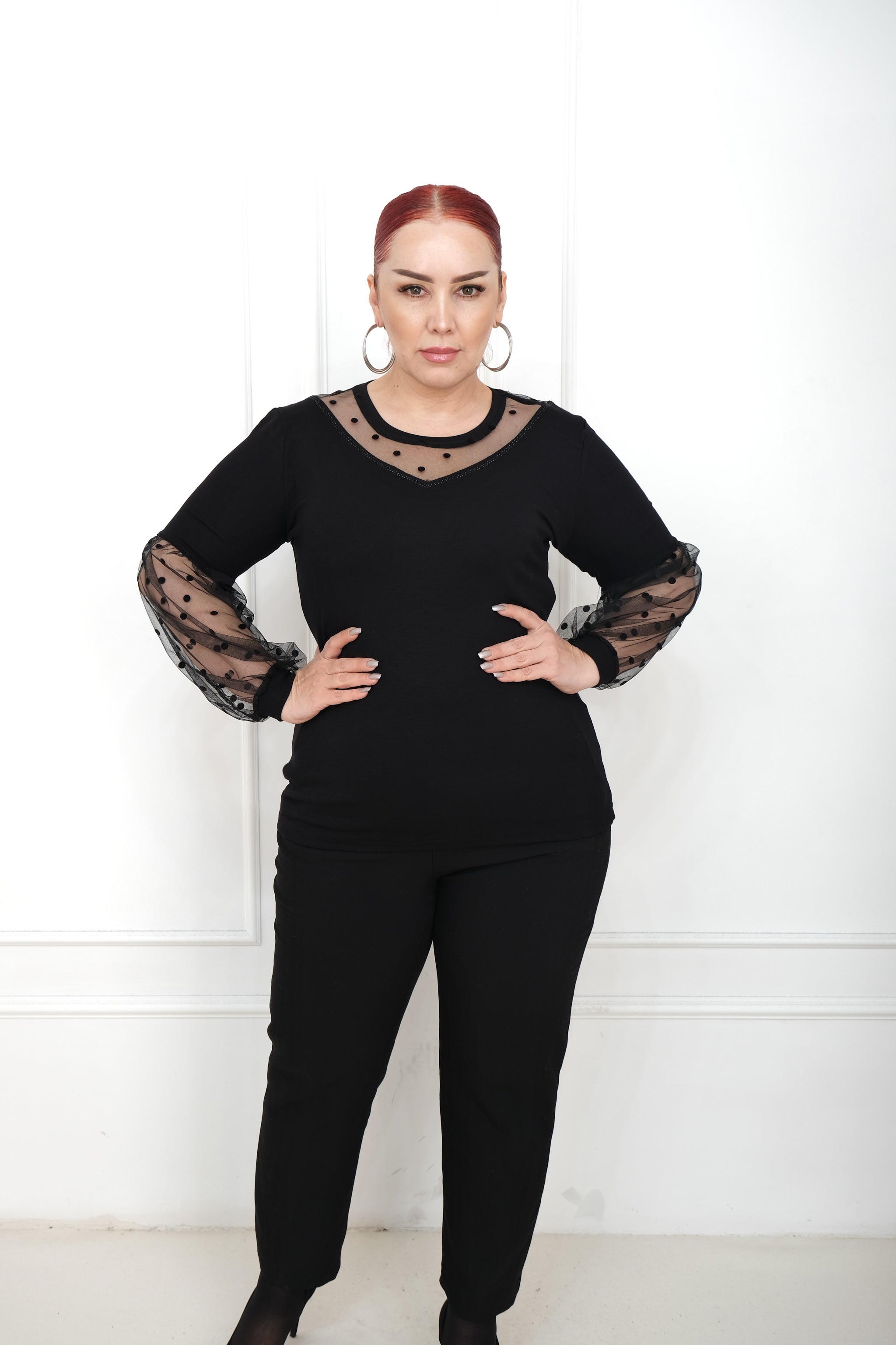 Halenka s romantickými puntíky